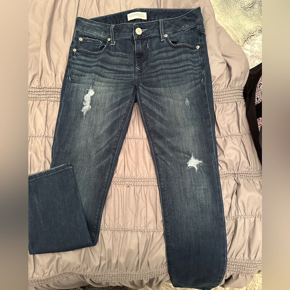 Distressed low rise jean